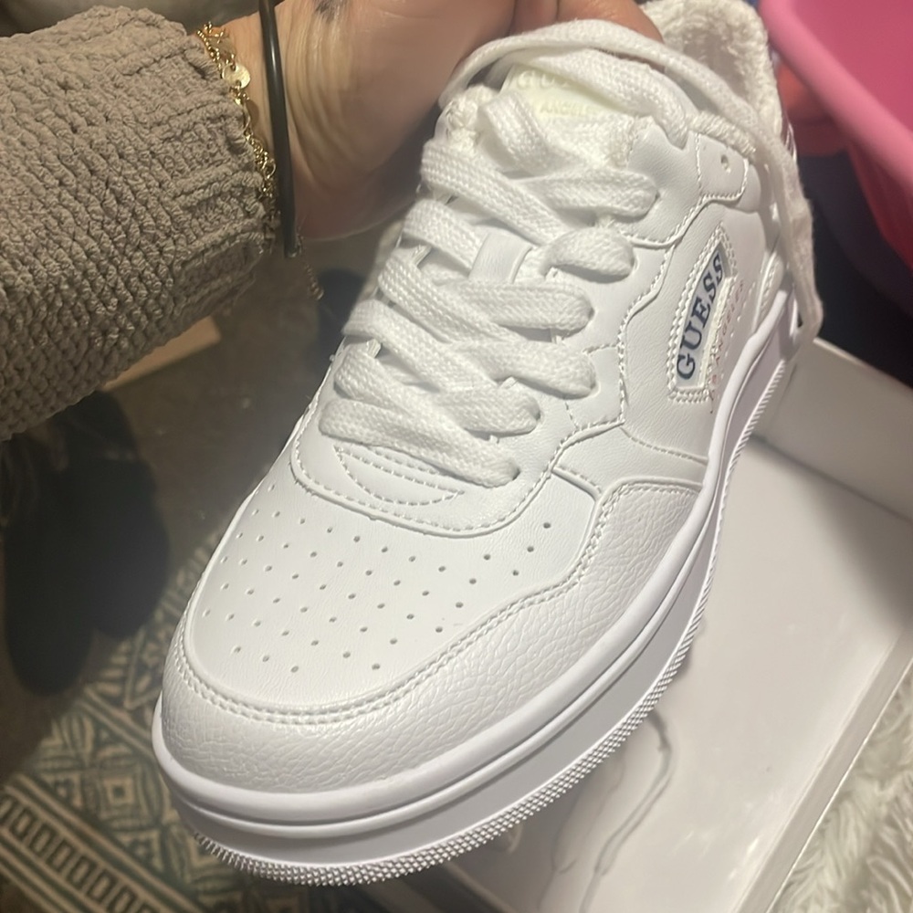 Brand new guess sneakers